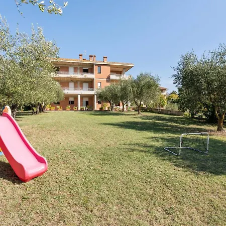 Home In Tuoro Sul Trasimeno Near Lago Trasimeno Appartement *