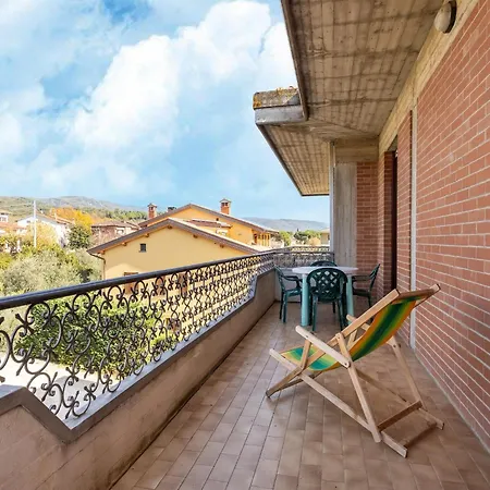 Home In Tuoro Sul Trasimeno Near Lago Trasimeno Appartement *